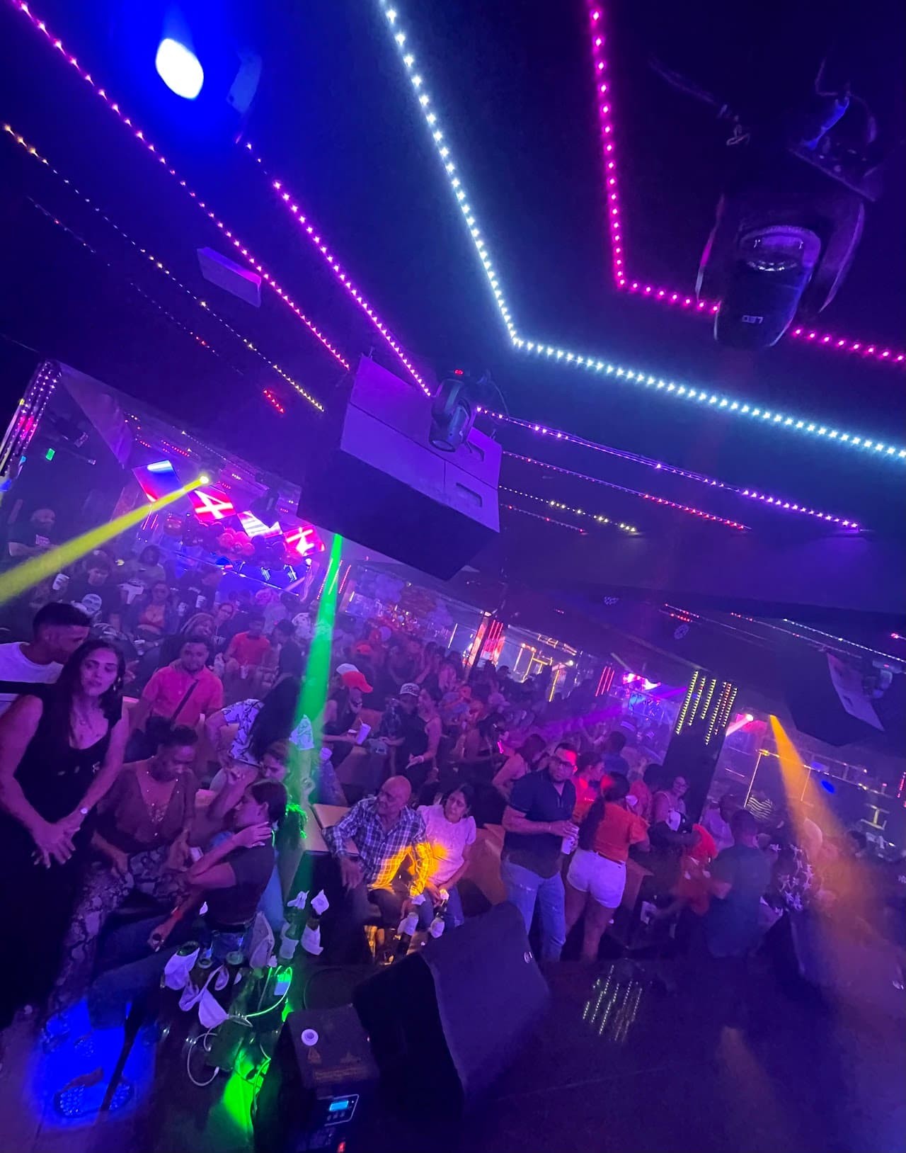 Elegant Bar & Lounge